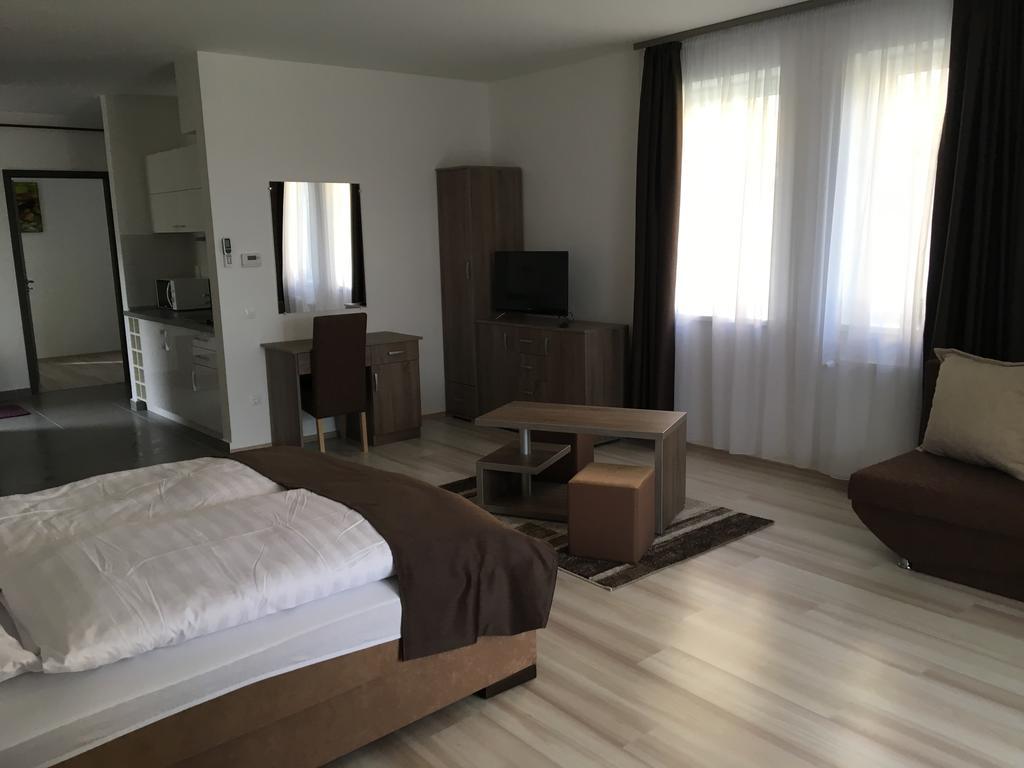 F&M Apartman エゲルサローク エクステリア 写真