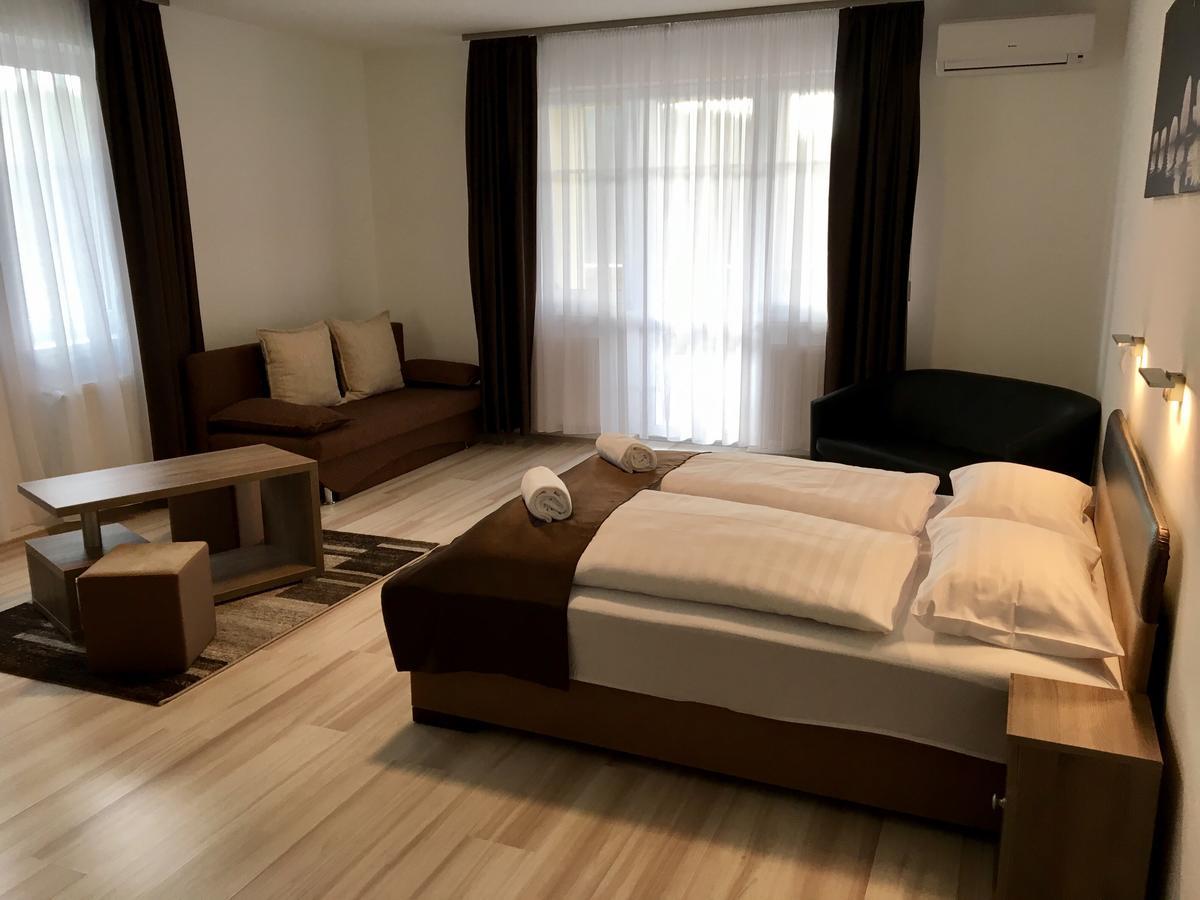 F&M Apartman エゲルサローク エクステリア 写真