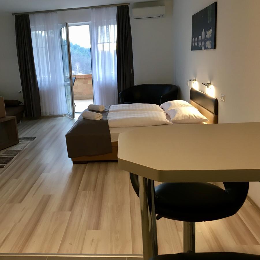 F&M Apartman エゲルサローク エクステリア 写真