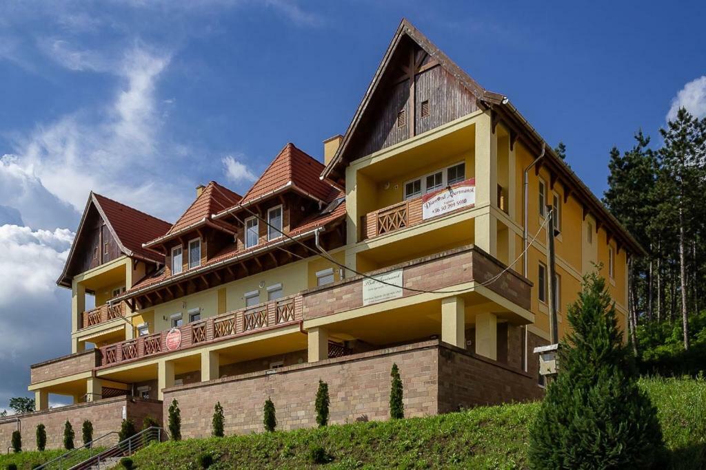 F&M Apartman エゲルサローク エクステリア 写真